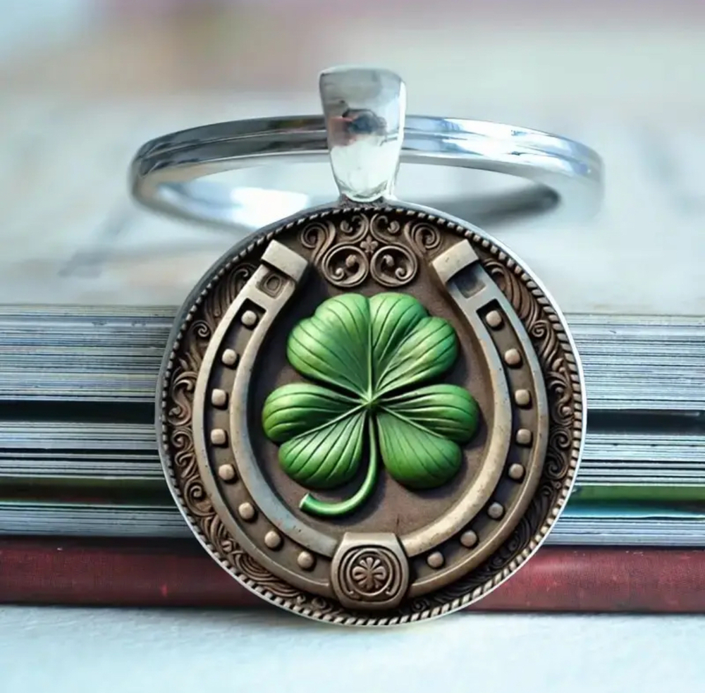3/$25 Shamrock St Patricks Day Horseshoe Lucky 4 Leaf Clover Keychain NEW